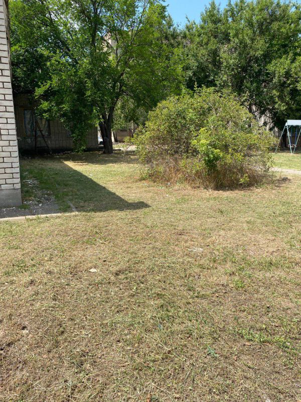 Сотрудники МУП «Жилсервис» продолжают благоустройство территории села Новобогдановка Сотрудники МУП «Жилсервис» продолжают благоустройство территории села Новобогдановка