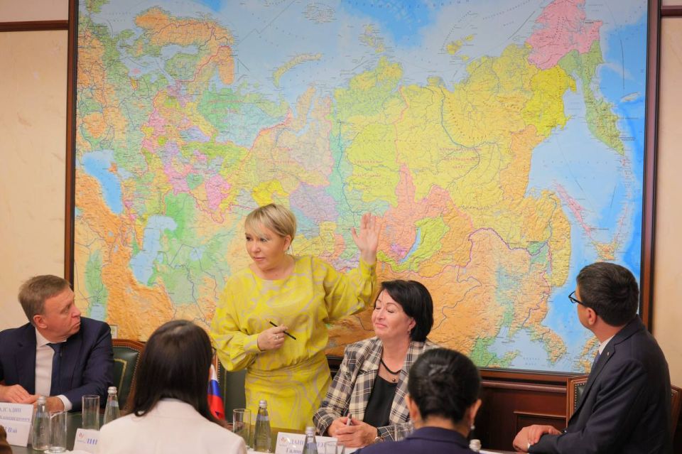 Впервые в истории ВАРМСУ мэры и депутаты из Китая прибыли в Дом местного самоуправления России Впервые в истории ВАРМСУ мэры и депутаты из Китая прибыли в Дом местного самоуправления России