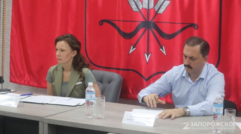 Вице-спикер Госдумы Анна Кузнецова провела мониторинг детских площадок в Мелитополе Вице-спикер Госдумы Анна Кузнецова провела мониторинг детских площадок в Мелитополе