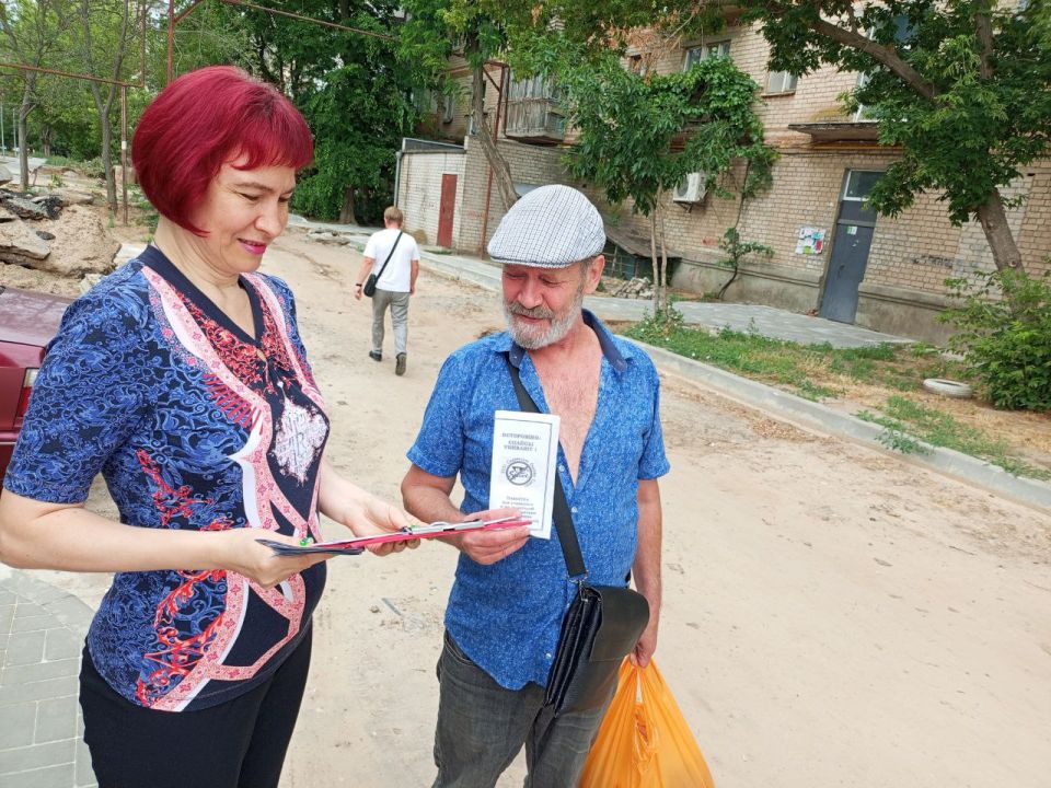 Сотрудники библиотеки им. Т. Шевченко провели уличную акцию «НЕ отнимай у себя завтра» Сотрудники библиотеки им. Т. Шевченко провели уличную акцию «НЕ отнимай у себя завтра»