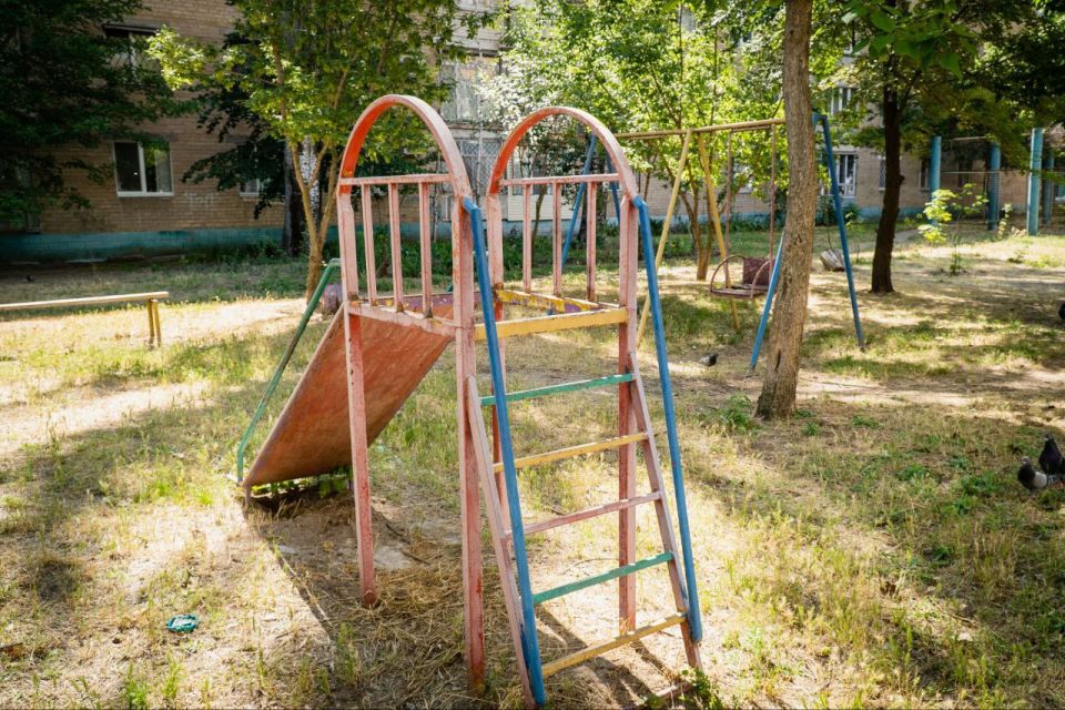 Сергей Золотарёв проверил состояние детских площадок в Мелитополе Сергей Золотарёв проверил состояние детских площадок в Мелитополе