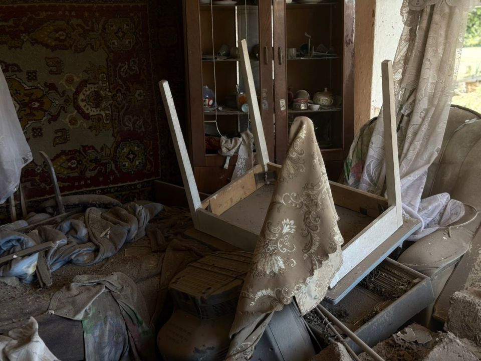 «Я на вас ракету не посылал!» - такую хамскую реакцию от главы Мелитопольского округа получили жители, чьи дома пострадали от снаряда ВСУ «Я на вас ракету не посылал!» - такую хамскую реакцию от главы Мелитопольского округа получили жители, чьи дома пострадали от снаряда ВСУ