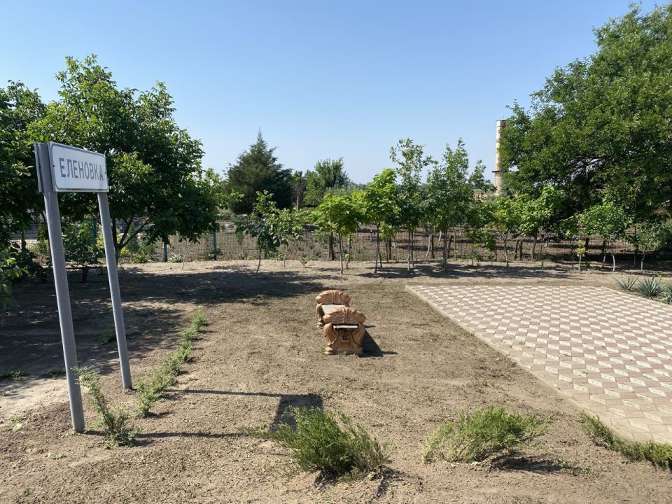 Сотрудники МУП «Жилсервис» Астраханского ТО провели уборку территории у памятника ВОВ в селе Еленовка Сотрудники МУП «Жилсервис» Астраханского ТО провели уборку территории у памятника ВОВ в селе Еленовка
