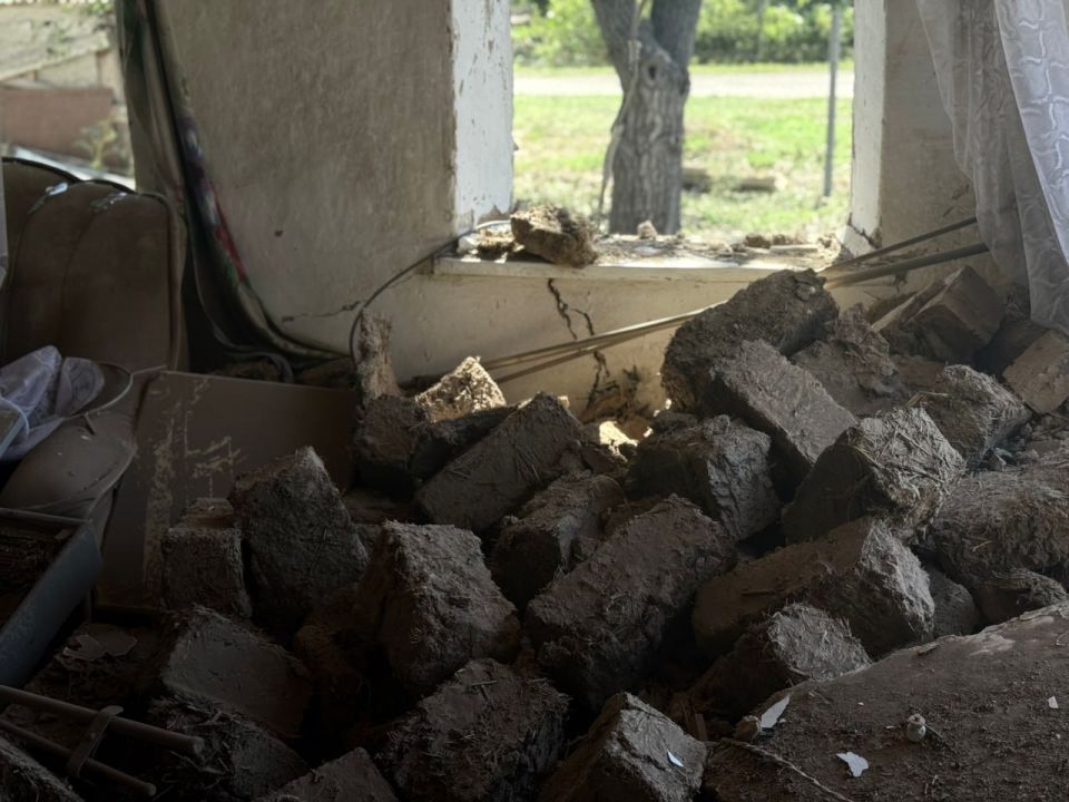 «Я на вас ракету не посылал!» - такую хамскую реакцию от главы Мелитопольского округа получили жители, чьи дома пострадали от снаряда ВСУ «Я на вас ракету не посылал!» - такую хамскую реакцию от главы Мелитопольского округа получили жители, чьи дома пострадали от снаряда ВСУ