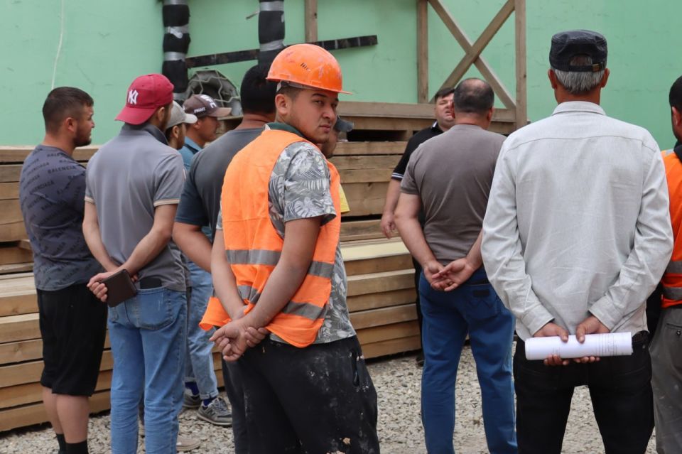 В Запорожской области иностранным работникам помогают адаптироваться к жизни в России В Запорожской области иностранным работникам помогают адаптироваться к жизни в России