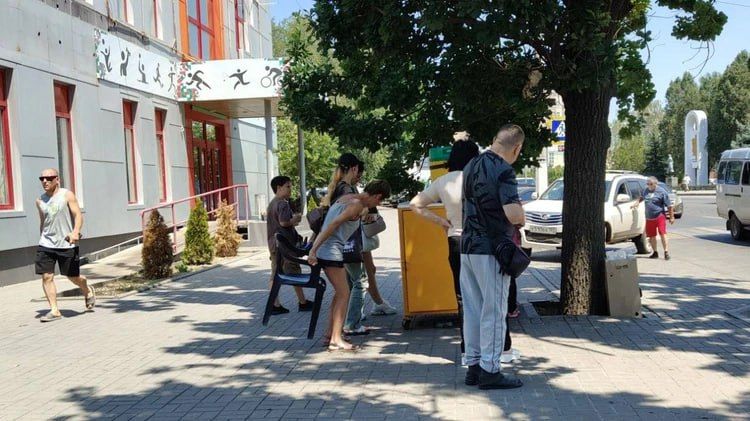 Для бездомных животных поставили поилки, продажи кваса растут: как Мелитополь спасается от жары Для бездомных животных поставили поилки, продажи кваса растут: как Мелитополь спасается от жары