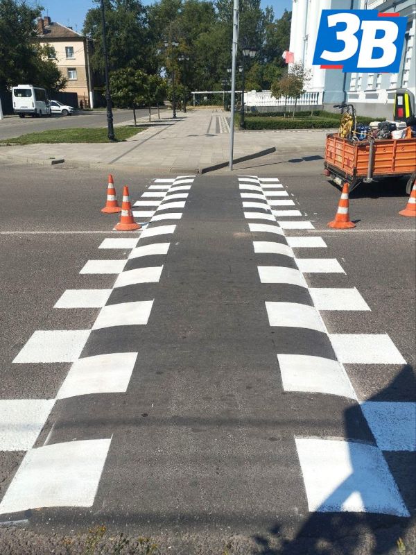 В Мелитополе продолжаются работы по обновлению дорожной разметки В Мелитополе продолжаются работы по обновлению дорожной разметки