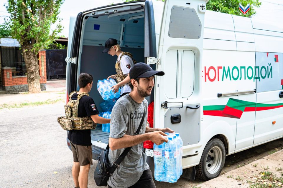 Гуманитарные выезды: волонтёры доставили питьевую воду в Мелитопольском и Васильевском районах Гуманитарные выезды: волонтёры доставили питьевую воду в Мелитопольском и Васильевском районах