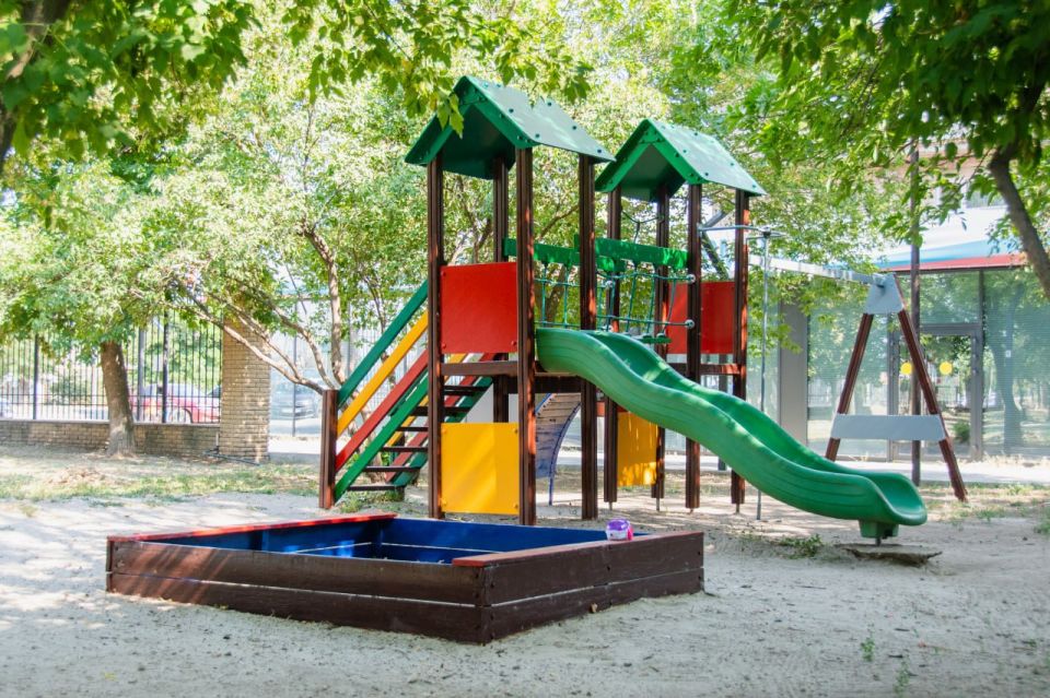 В рамках народной программы в Мелитополе завершили благоустройство сквера на улице Ломоносова В рамках народной программы в Мелитополе завершили благоустройство сквера на улице Ломоносова