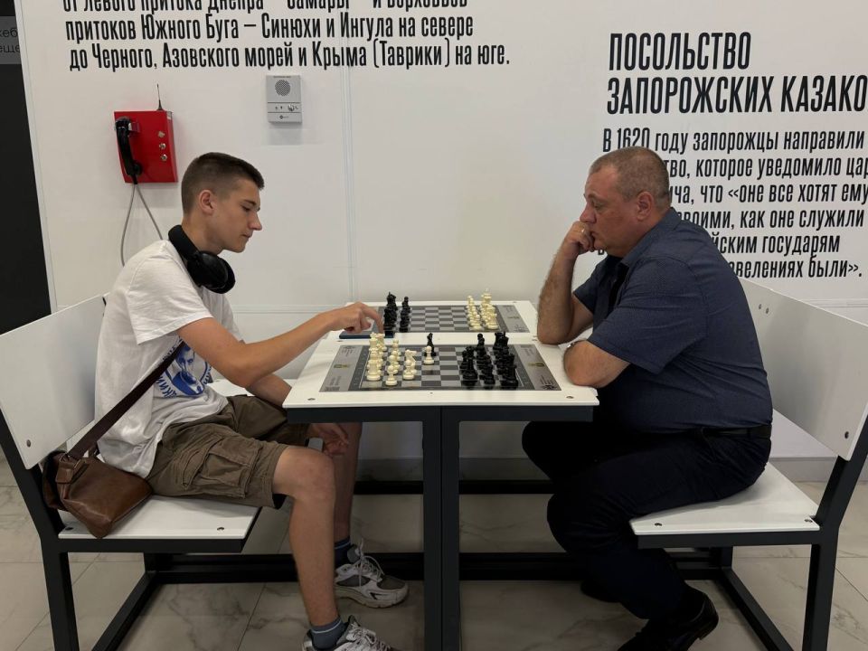 В Мелитополе прошёл шахматный турнир от ЛДПР, приуроченный ко Всемирному дню шахмат! В Мелитополе прошёл шахматный турнир от ЛДПР, приуроченный ко Всемирному дню шахмат!