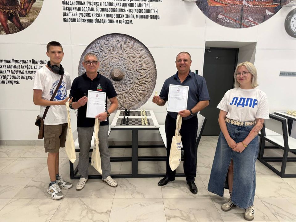 В Мелитополе прошёл шахматный турнир от ЛДПР, приуроченный ко Всемирному дню шахмат! В Мелитополе прошёл шахматный турнир от ЛДПР, приуроченный ко Всемирному дню шахмат!