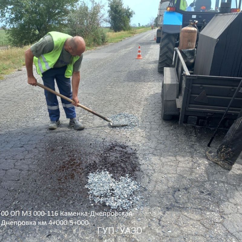 Ямочный ремонт дорог продолжается в Запорожской области Ямочный ремонт дорог продолжается в Запорожской области