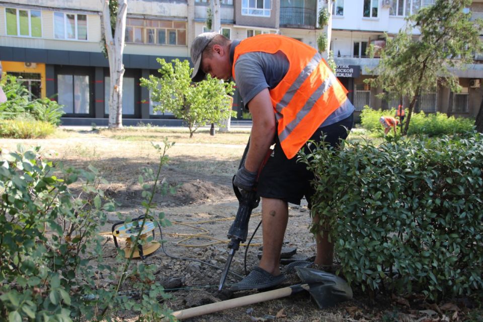 В Мелитополе на улице Кирова заменят тротуарное покрытие В Мелитополе на улице Кирова заменят тротуарное покрытие