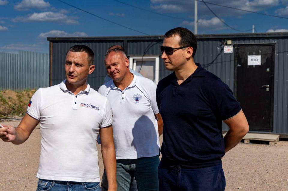 Представители Минстроя посетили значимые объекты в ДНР Представители Минстроя посетили значимые объекты в ДНР