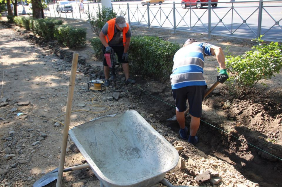 В Мелитополе на улице Кирова заменят тротуарное покрытие В Мелитополе на улице Кирова заменят тротуарное покрытие