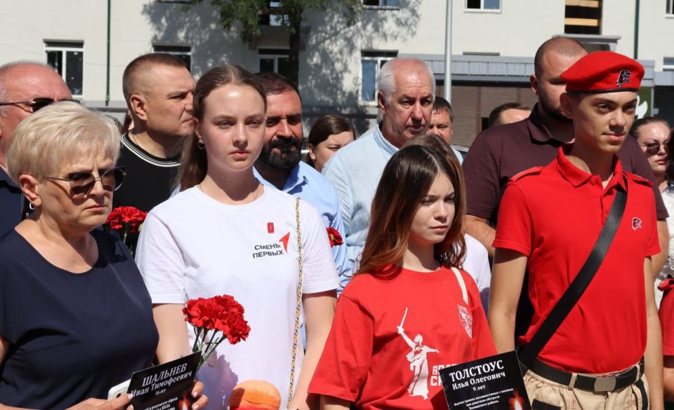 Депутаты Законодательного Собрания Запорожской области приняли участие в митинге-реквиеме, приуроченном ко Дню памяти детей, ставших жертвами войны в Донбассе, который накануне состоялся в Мелитополе Депутаты Законодательного Собрания Запорожской области приняли участие в митинге-реквиеме, приуроченном ко Дню памяти детей, ставших жертвами войны в Донбассе, который накануне состоялся в Мелитополе