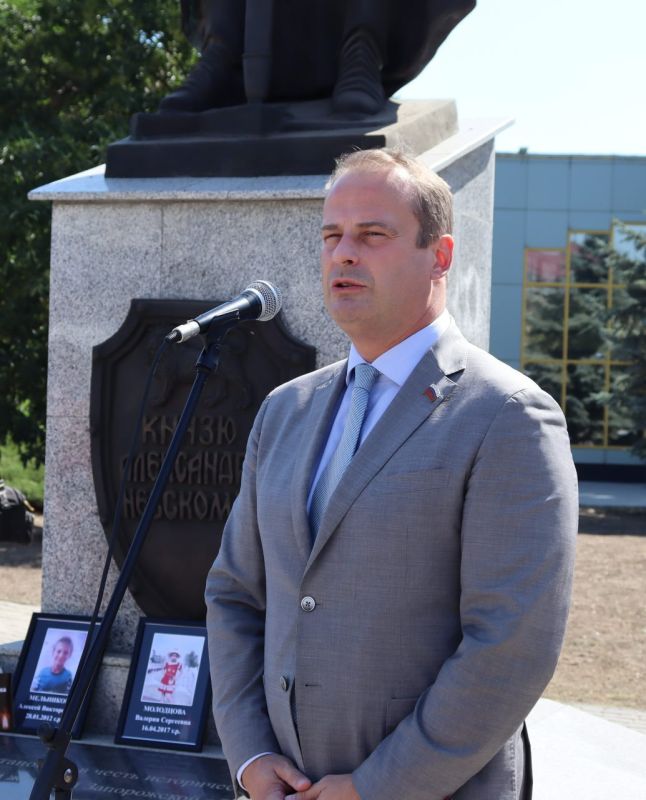 Депутаты Законодательного Собрания Запорожской области приняли участие в митинге-реквиеме, приуроченном ко Дню памяти детей, ставших жертвами войны в Донбассе, который накануне состоялся в Мелитополе Депутаты Законодательного Собрания Запорожской области приняли участие в митинге-реквиеме, приуроченном ко Дню памяти детей, ставших жертвами войны в Донбассе, который накануне состоялся в Мелитополе