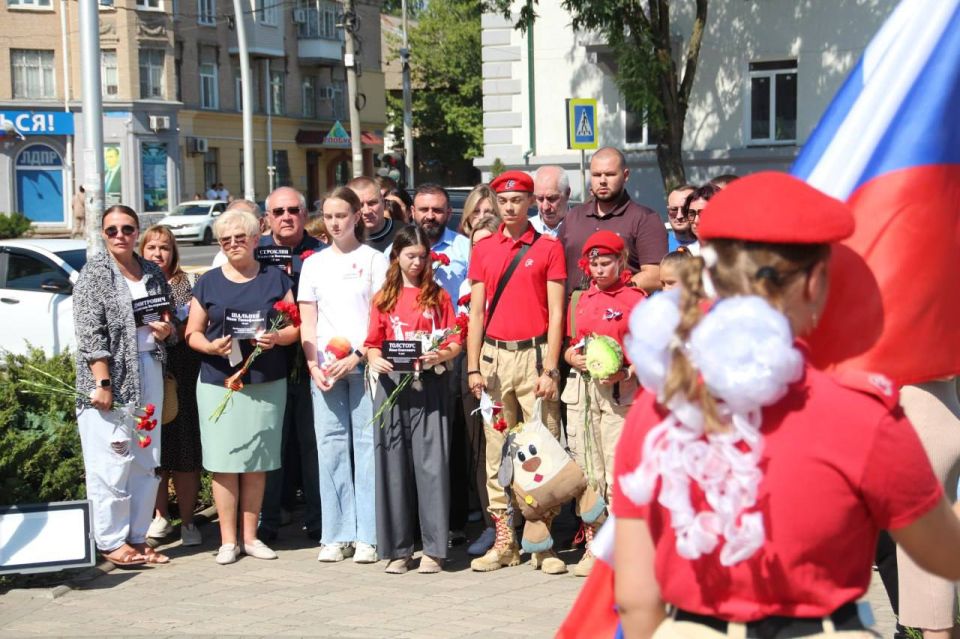В Мелитополе почтили память детей – жертв войны в Донбассе В Мелитополе почтили память детей – жертв войны в Донбассе