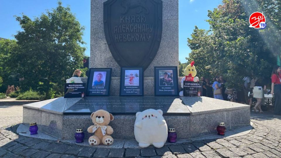 В Мелитополе состоялась акция, посвящённая памяти детей — жертв войны в Донбассе В Мелитополе состоялась акция, посвящённая памяти детей — жертв войны в Донбассе