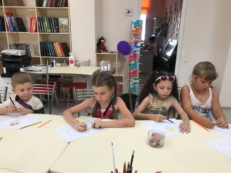 В Центральной детской модельной библиотеке им. Гайдара состоялась лаборатория #ЗнайЧитай: "Как Русь крестили" В Центральной детской модельной библиотеке им. Гайдара состоялась лаборатория #ЗнайЧитай: "Как Русь крестили"