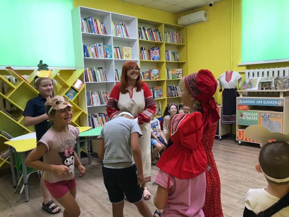 В Центральной детской модельной библиотеке им. Гайдара состоялась лаборатория #ЗнайЧитай: "Как Русь крестили" В Центральной детской модельной библиотеке им. Гайдара состоялась лаборатория #ЗнайЧитай: "Как Русь крестили"