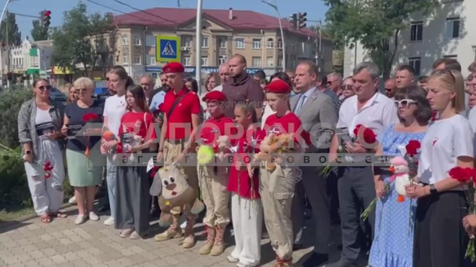 Мелитопольцы почтили память детей-жертв украинской агрессии траурным митингом