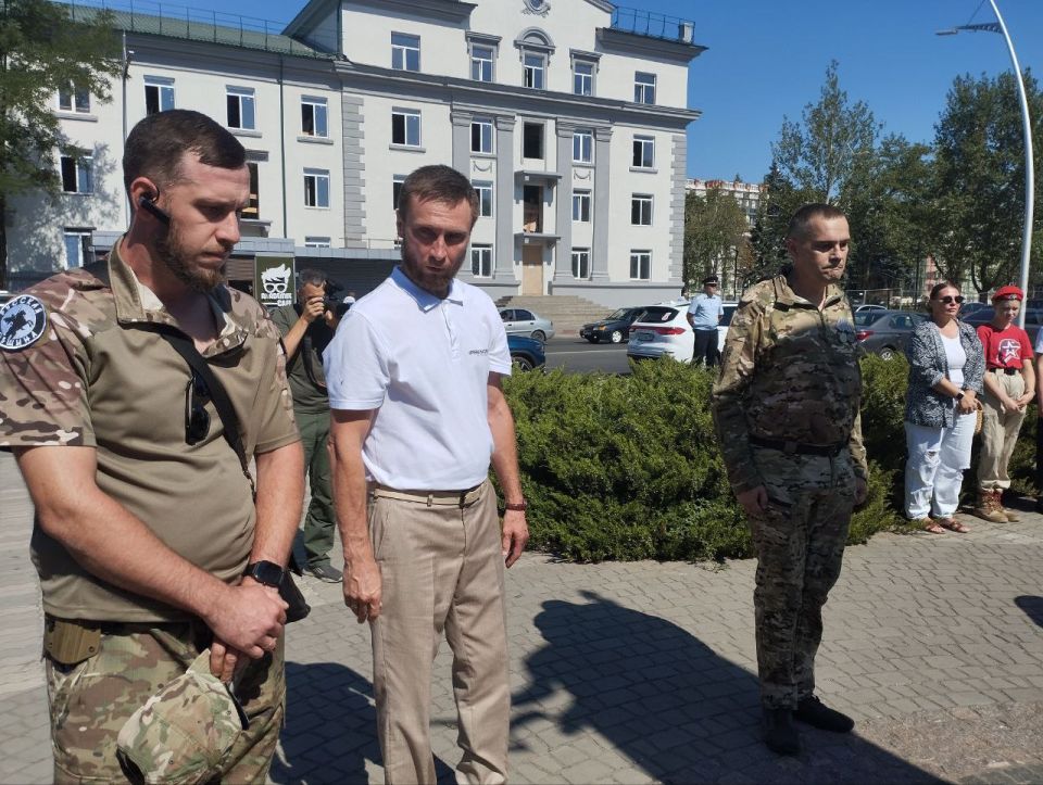 В Мелитополе ветераны СВО, команда фонда «Защитники Отечества» и представители органов власти и общественных организаций провели акцию, посвященную памяти детей – жертв войны на Донбассе В Мелитополе ветераны СВО, команда фонда «Защитники Отечества» и представители органов власти и общественных организаций провели акцию, посвященную памяти детей – жертв войны на Донбассе