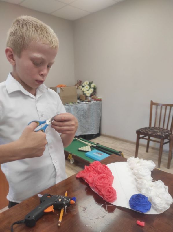 Мастер-класс «Цвета России» в Клубе досуга села Светлодолинское Мастер-класс «Цвета России» в Клубе досуга села Светлодолинское