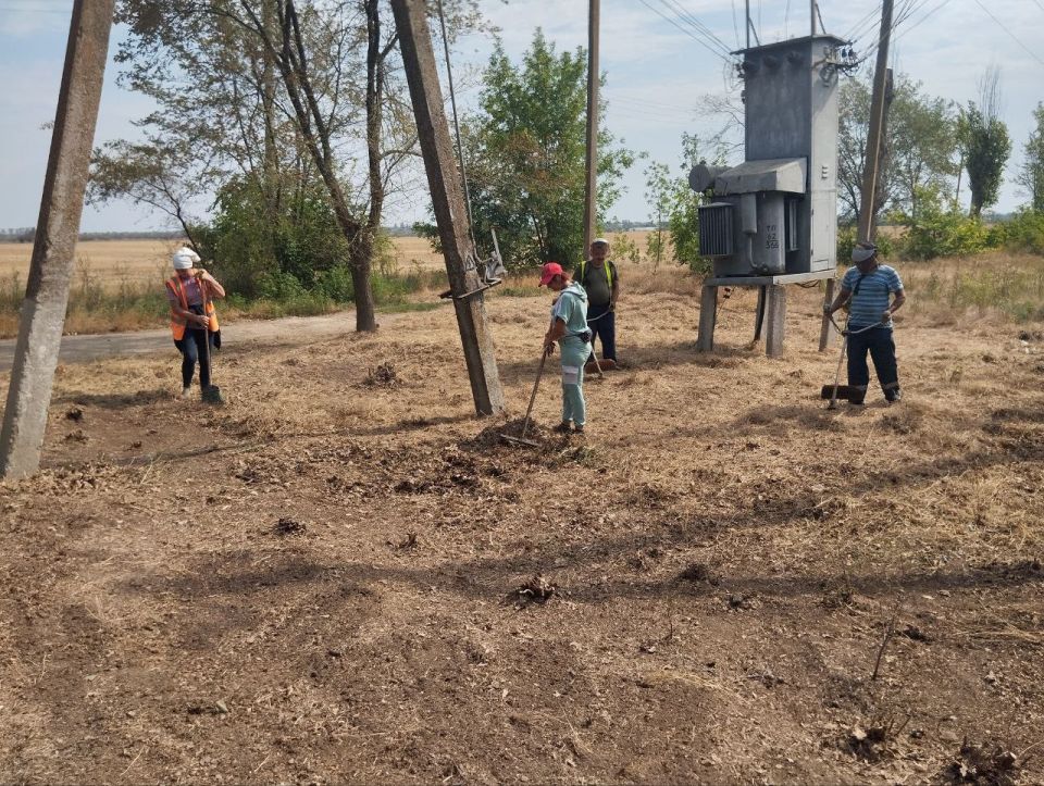 На территории Фруктовского территориального округа работники МУП «Жилсервис» проводят благоустройство в селе Долинское На территории Фруктовского территориального округа работники МУП «Жилсервис» проводят благоустройство в селе Долинское