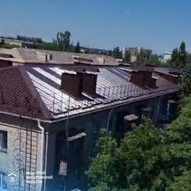 В Мелитополе активно ведутся работы по капитальному ремонту крыш В Мелитополе активно ведутся работы по капитальному ремонту крыш