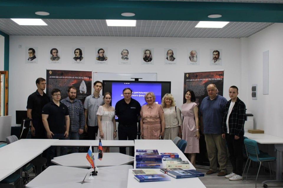 Дмитрий Афанасьев проверил процесс интеграции образовательных организаций исторических территорий в единое научно-образовательное пространство России Дмитрий Афанасьев проверил процесс интеграции образовательных организаций исторических территорий в единое научно-образовательное пространство России