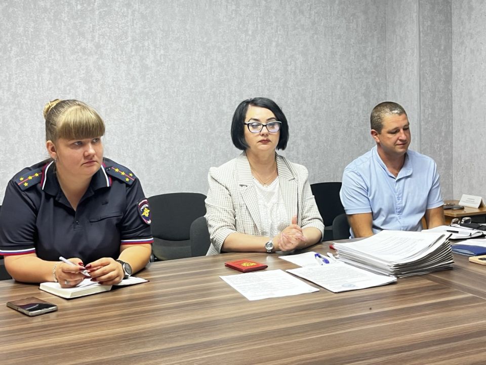 Заседание Комиссии по делам несовершеннолетних и защите их прав Заседание Комиссии по делам несовершеннолетних и защите их прав