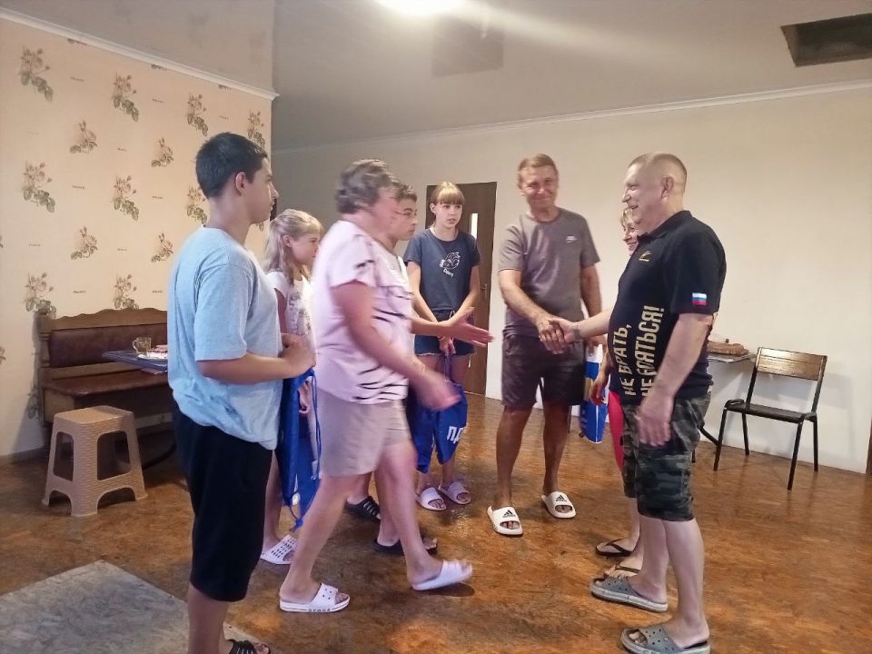 Акимовское местное отделение ЛДПР оказало адресную помощь многодетной семье Точилиных в преддверии нового учебного года Акимовское местное отделение ЛДПР оказало адресную помощь многодетной семье Точилиных в преддверии нового учебного года