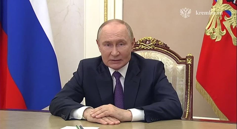 Владимир Путин поздравил работников и ветеранов железнодорожного транспорта России с профессиональным праздником