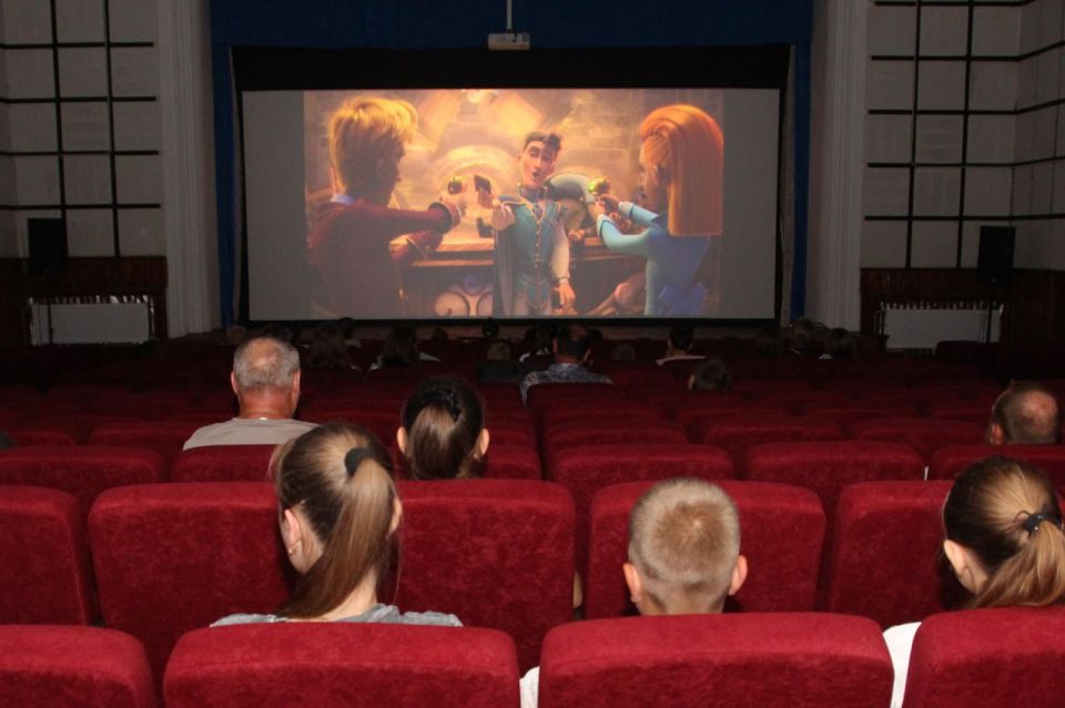 Новый кинотеатр «Аврора» открылся в селе Новгородковка по инициативе Министерства культуры Российской Федерации Новый кинотеатр «Аврора» открылся в селе Новгородковка по инициативе Министерства культуры Российской Федерации