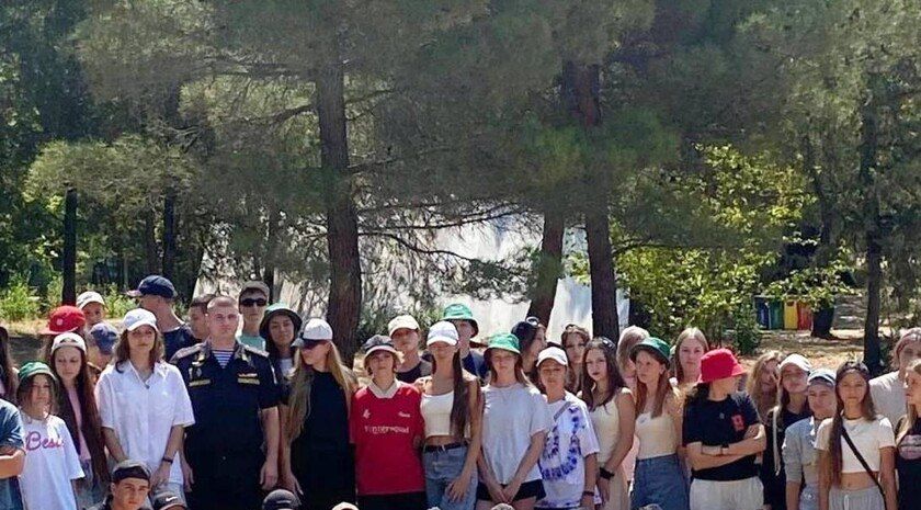 Молодежь Запорожской области встретилась с участником СВО в севастопольском лагере