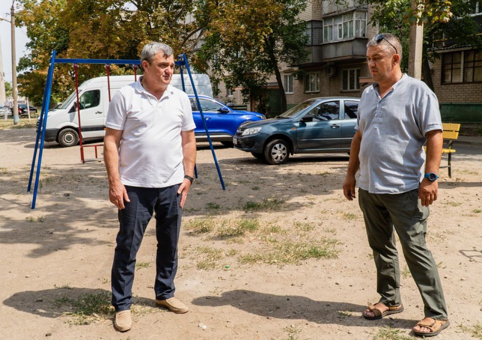 По бульвару 30 лет Победы завершается ремонт детских игровых площадок