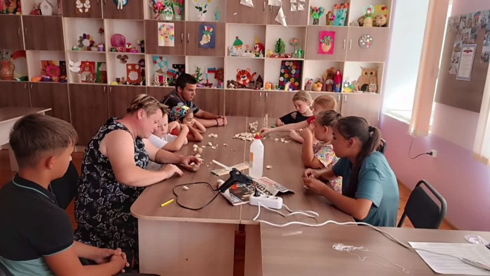 В клубе досуга села Обильное прошёл творческий час "Чудо-ракушки"