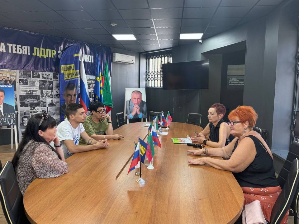 В Запорожском региональном отделении ЛДПР прошел круглый стол по вопросам организации партийной работы