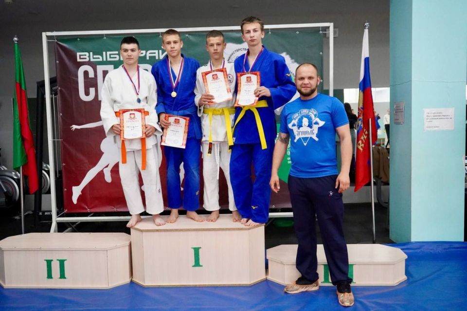 Сергей Золотарёв: Уважаемые спортсмены, учителя физической культуры, ветераны спорта и все сторонники активного и здорового образа жизни Сергей Золотарёв: Уважаемые спортсмены, учителя физической культуры, ветераны спорта и все сторонники активного и здорового образа жизни