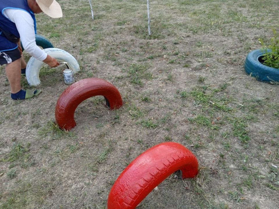 Сотрудники МУП «Жилсервис» продолжают заботиться о благоустройстве села Троицкое Сотрудники МУП «Жилсервис» продолжают заботиться о благоустройстве села Троицкое