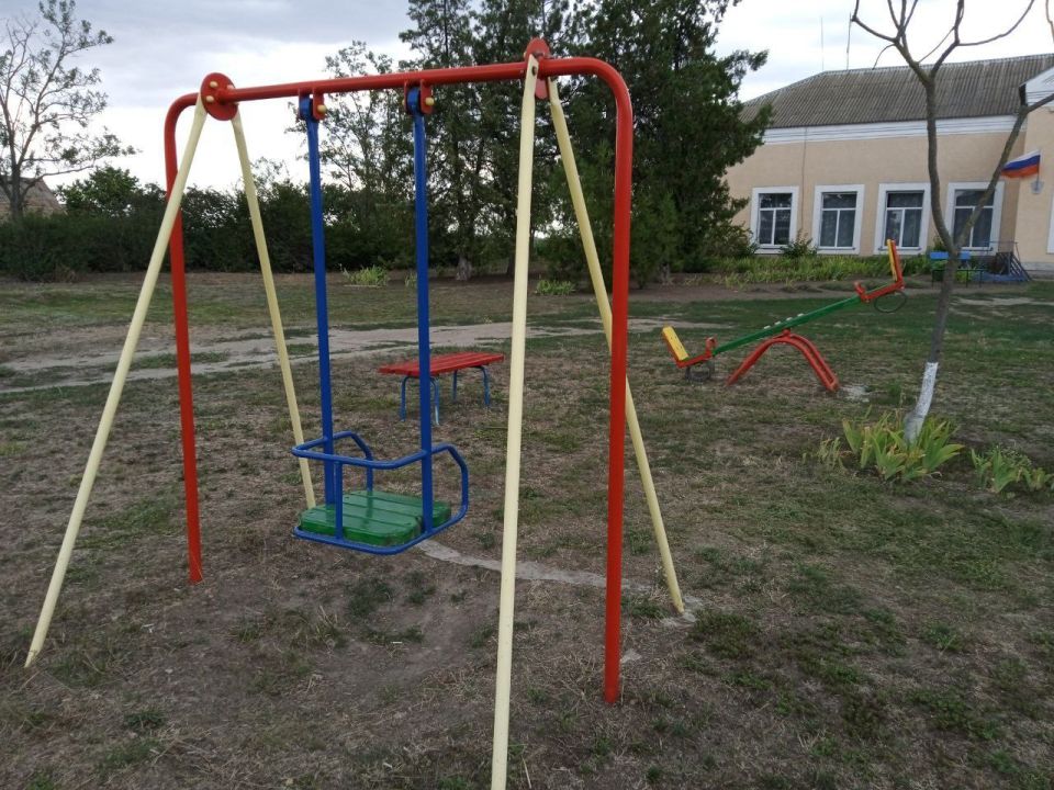 Сотрудники МУП «Жилсервис» продолжают заботиться о благоустройстве села Троицкое