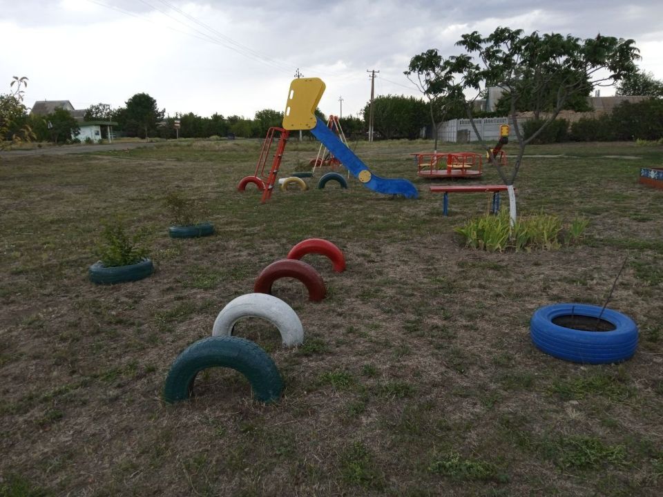 Сотрудники МУП «Жилсервис» продолжают заботиться о благоустройстве села Троицкое Сотрудники МУП «Жилсервис» продолжают заботиться о благоустройстве села Троицкое