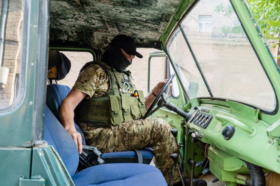 Сергей Золотарёв: Помогаем фронту вместе. Совместно с предпринимателем Артуром Зганяйко передали бойцам на Запорожском направлении предоставленный им легендарный УАЗ-469 Сергей Золотарёв: Помогаем фронту вместе. Совместно с предпринимателем Артуром Зганяйко передали бойцам на Запорожском направлении предоставленный им легендарный УАЗ-469