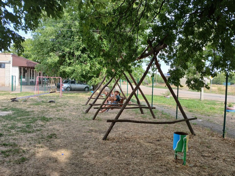 Правила и ответственность. Сотрудники МУП «Жилсервис» навели порядок на территории Зареченского территориального отдела в селе Орлово: убрали разбросанный мусор - теперь здесь чисто, уютно и безопасно для детей Правила и ответственность. Сотрудники МУП «Жилсервис» навели порядок на территории Зареченского территориального отдела в селе Орлово: убрали разбросанный мусор - теперь здесь чисто, уютно и безопасно для детей