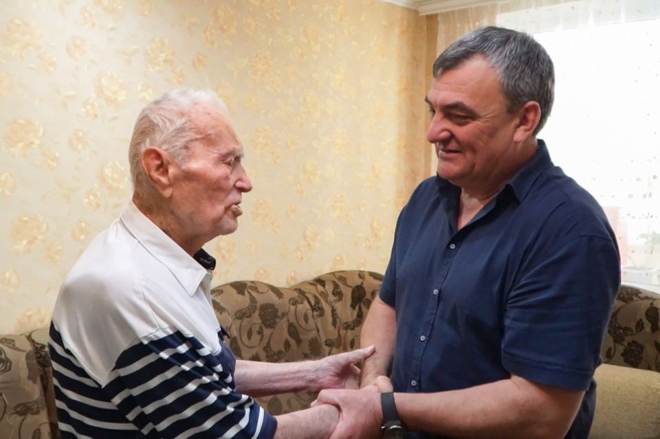 Сергей Золотарёв: Поздравил ветерана с Днём Военно-воздушных сил Сергей Золотарёв: Поздравил ветерана с Днём Военно-воздушных сил