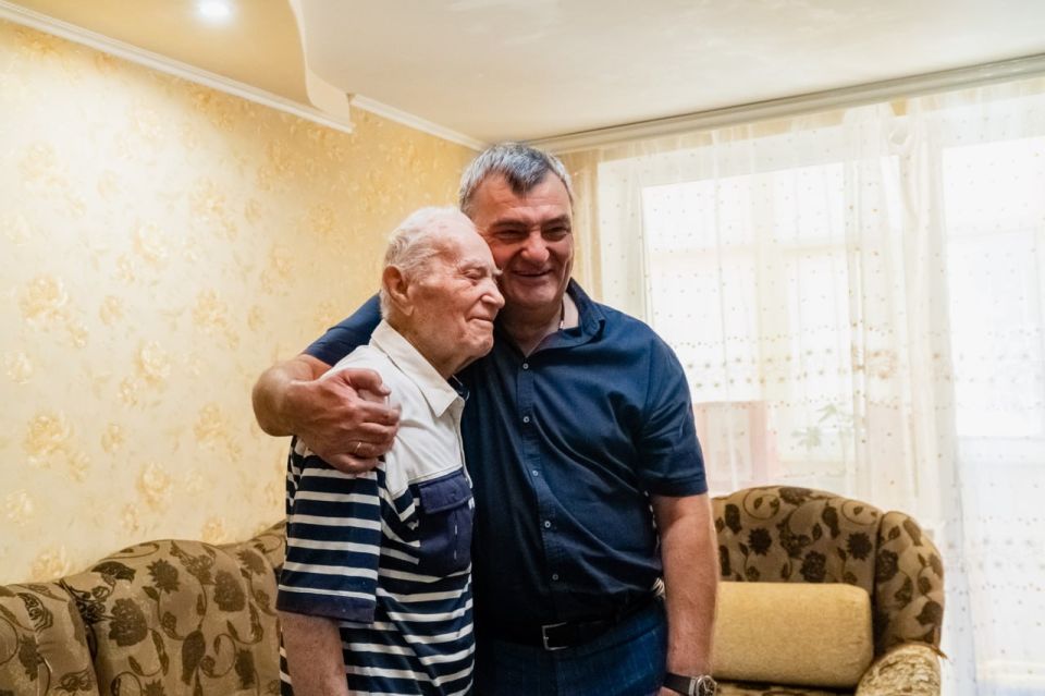 Сергей Золотарёв: Поздравил ветерана с Днём Военно-воздушных сил Сергей Золотарёв: Поздравил ветерана с Днём Военно-воздушных сил