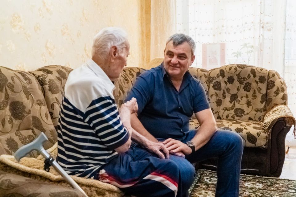 Сергей Золотарёв: Поздравил ветерана с Днём Военно-воздушных сил