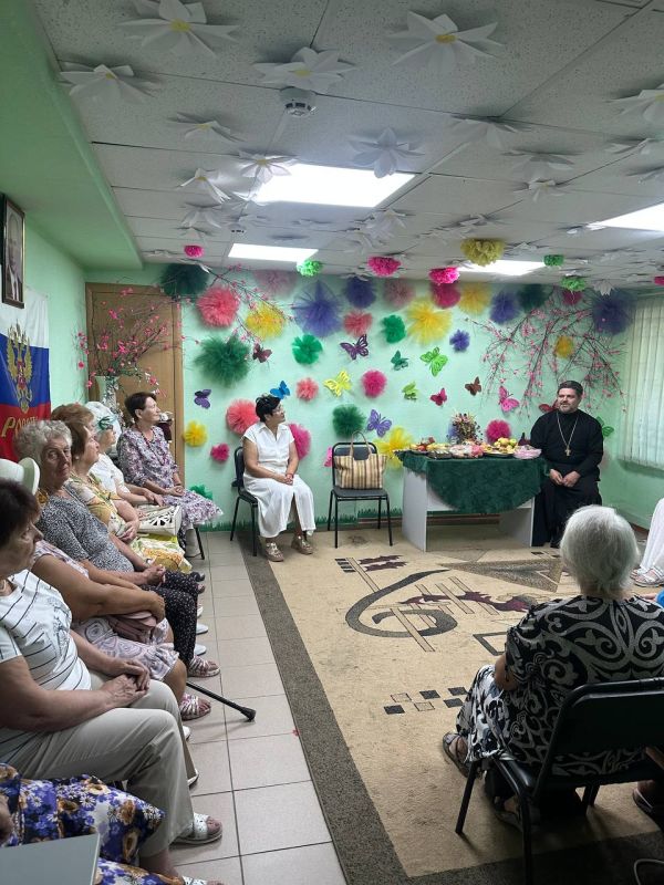 13.08.2025г. в отделении Активного долголетия г. Мелитополь ГБУ Комплексный центр социального обслуживания населения МТ и СП ЗО для наших жизнерадостных женщин клуба « Золотые сердца» прошла праздничная программа « Медовый...