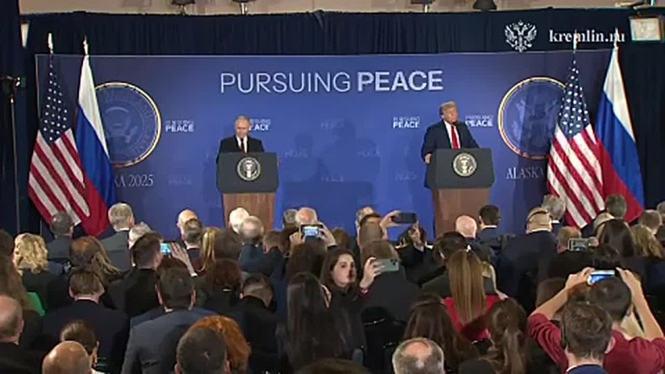 Заявления президентов России и США Владимира Путина и Дональда Трампа на совместной конференции на Аляске